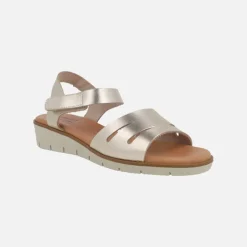 Sandalias de piel metalizada color oro con cierre de velcro