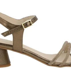 Sandalias de piel metalizadas Taimi con triple tira de strass