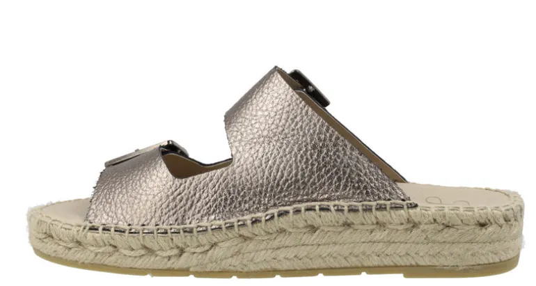 Sandalias de piel metalizada con doble hebilla y piso de esparto