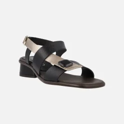 Sandalias de piel negras con tira en platino y cierre de hebilla