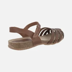 Sandalias de piel semi abiertas con cierre de velcro