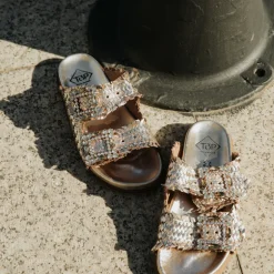 Sandalias de piel trenzada con hebillas joya