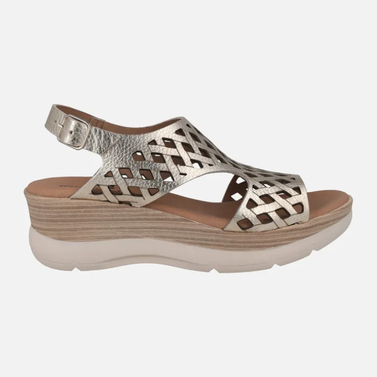 Sandalias de piel troqueladas con plataforma
