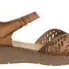 Sandalias de piel troqueladas con tira de velcro para mujer