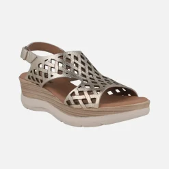 Sandalias de piel troqueladas con plataforma