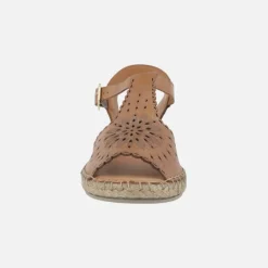 Sandalias de piel troqueladas con piso de esparto
