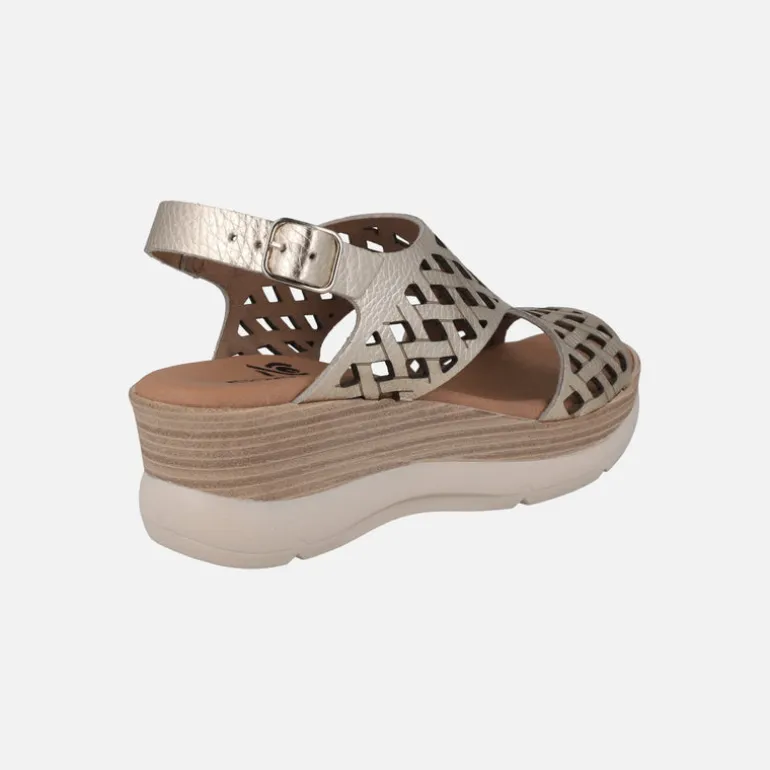 Sandalias de piel troqueladas con plataforma
