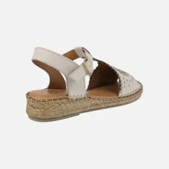 Sandalias de piel troqueladas con piso de esparto