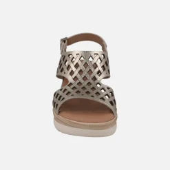 Sandalias de piel troqueladas con plataforma