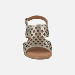 Sandalias de piel troqueladas con tacón bajo