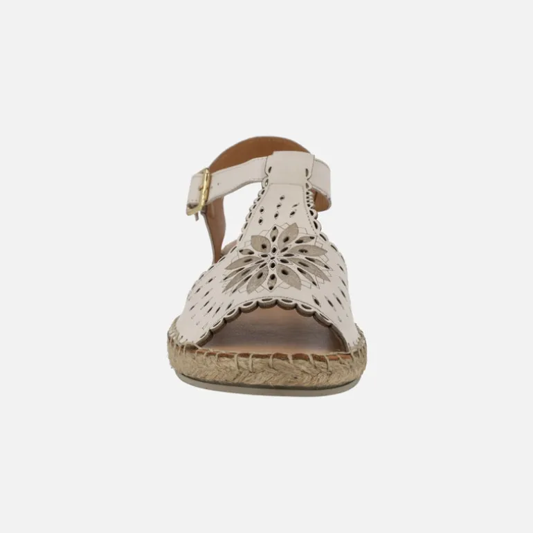 Sandalias de piel troqueladas con piso de esparto