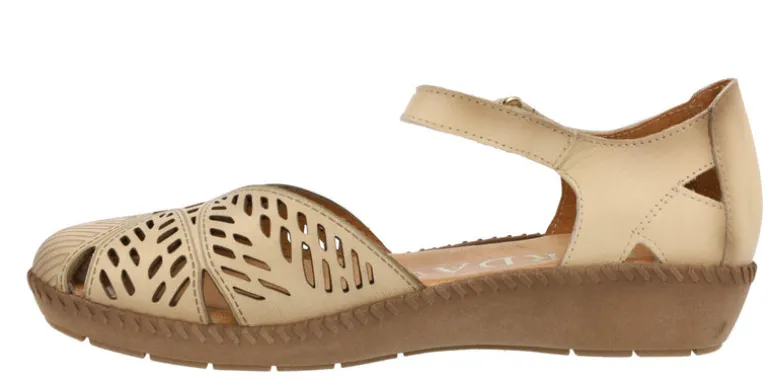 Sandalias de piel troqueladas con tira de velcro para mujer