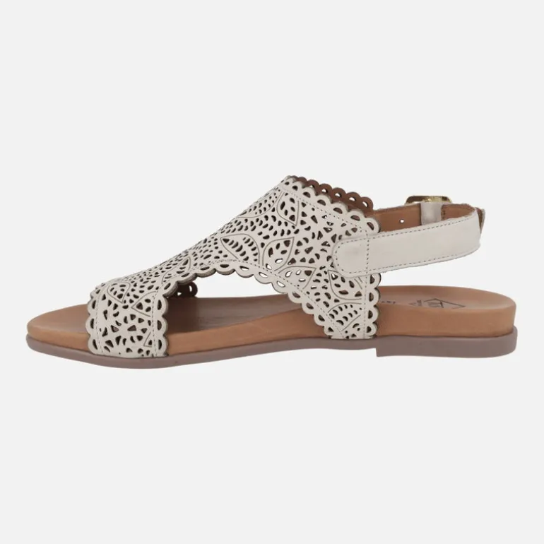 Sandalias de piel troqueladas con tira al talón