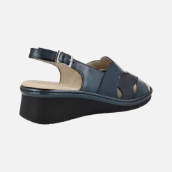Sandalias de piel y charol azul marino con plantillas extraíbles