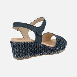 Sandalias de piel y rafia con cierre de velcro