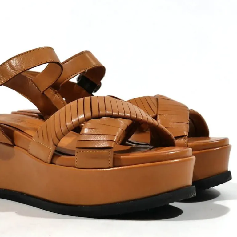 Sandalias de plataforma con tiras cruzadas mujer