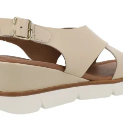 Sandalias de plataforma con tiras cruzadas en piel beige
