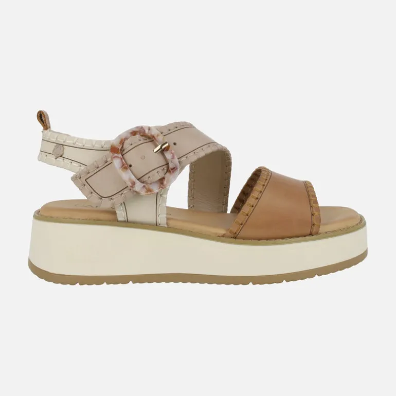 Sandalias de plataforma en combinado camel con hebilla