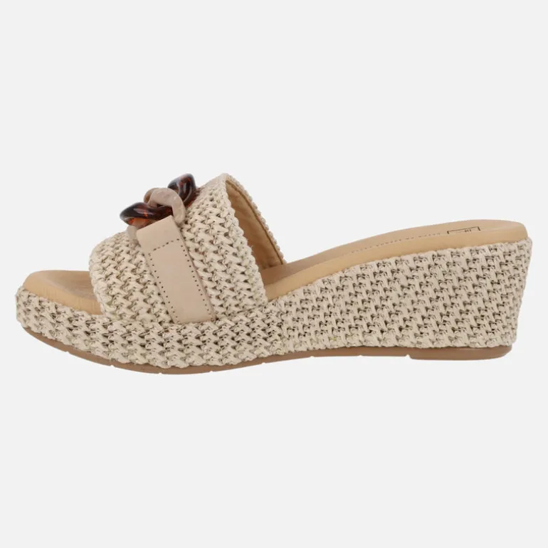 Sandalias de rafia con adorno de cadena