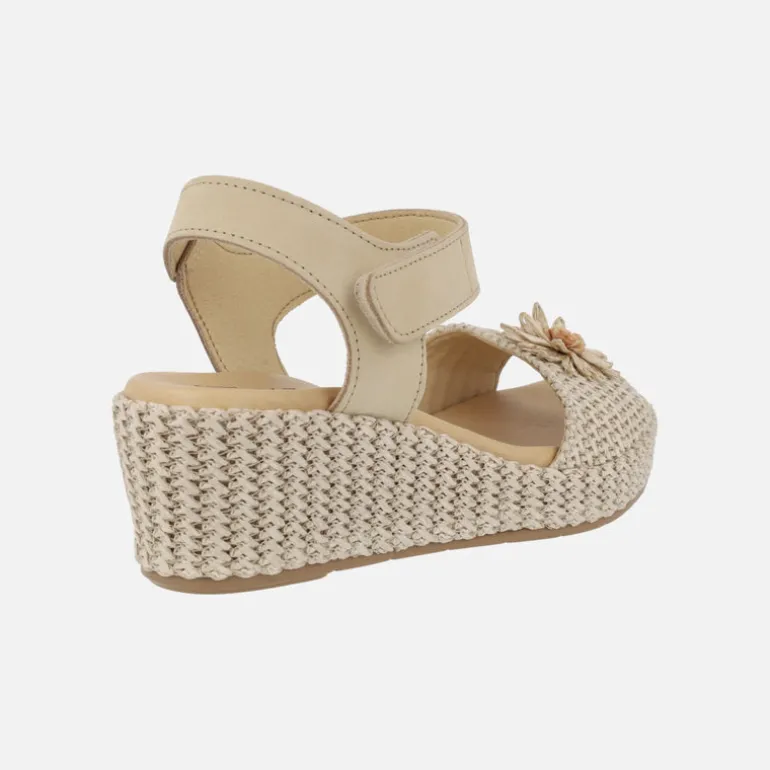 Sandalias de rafia con adorno de flor y cierre de velcro