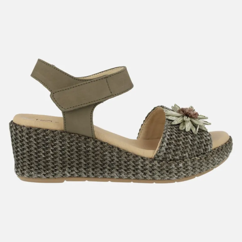 Sandalias de rafia con adorno de flor y cierre de velcro
