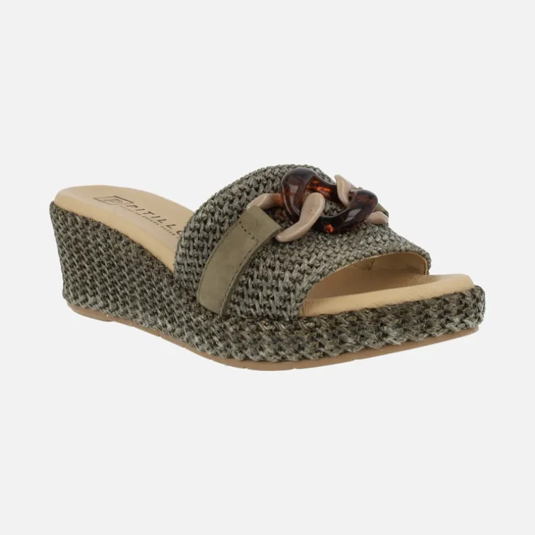 Sandalias de rafia con adorno de cadena