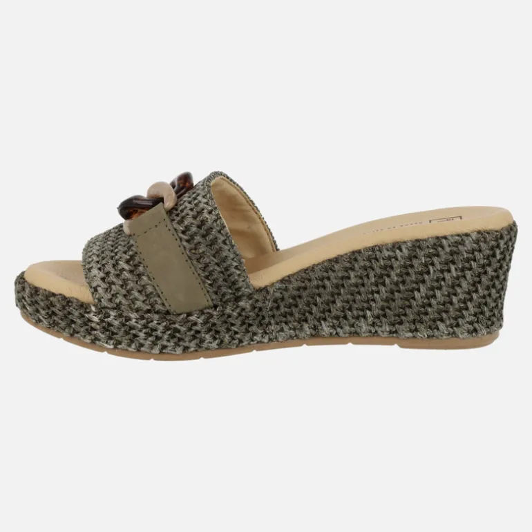 Sandalias de rafia con adorno de cadena