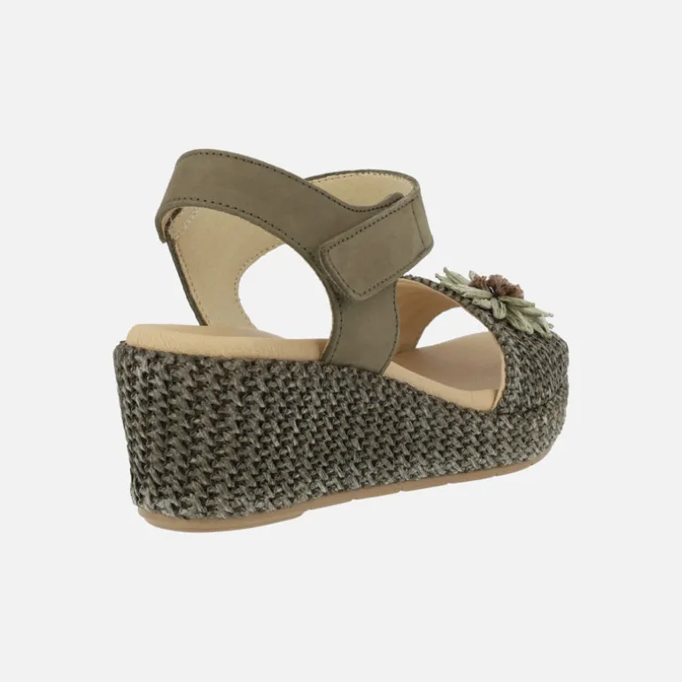 Sandalias de rafia con adorno de flor y cierre de velcro