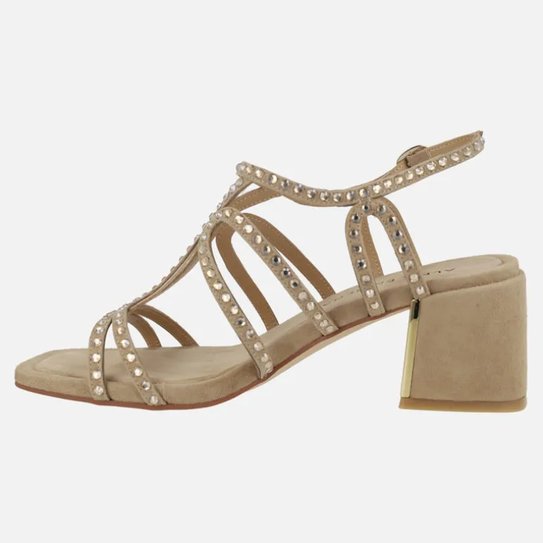 Sandalias de tacón en ante beige con detalles de strass