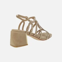 Sandalias de tacón en ante beige con detalles de strass