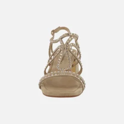 Sandalias de tacón en ante beige con detalles de strass
