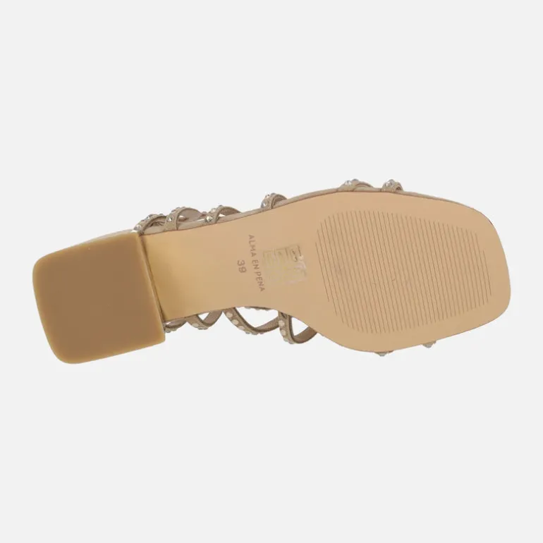 Sandalias de tacón en ante beige con detalles de strass