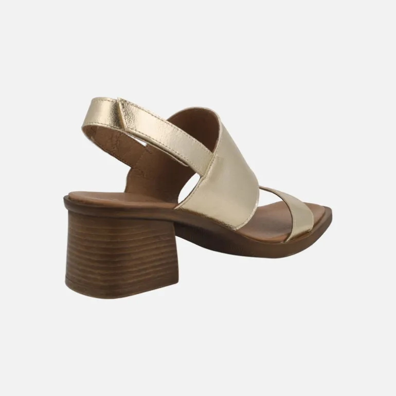 Sandalias de tacón en piel metalizada oro con cierre de velcro