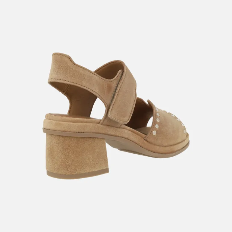 Sandalias de tacón Sena en serraje camel con cierre de velcro