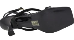 Sandalias de tiras Coko con tacón alto y pulsera al tobillo