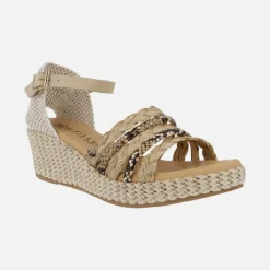 Sandalias de tiras combinadas con pulsera al tobillo y cuña de rafia