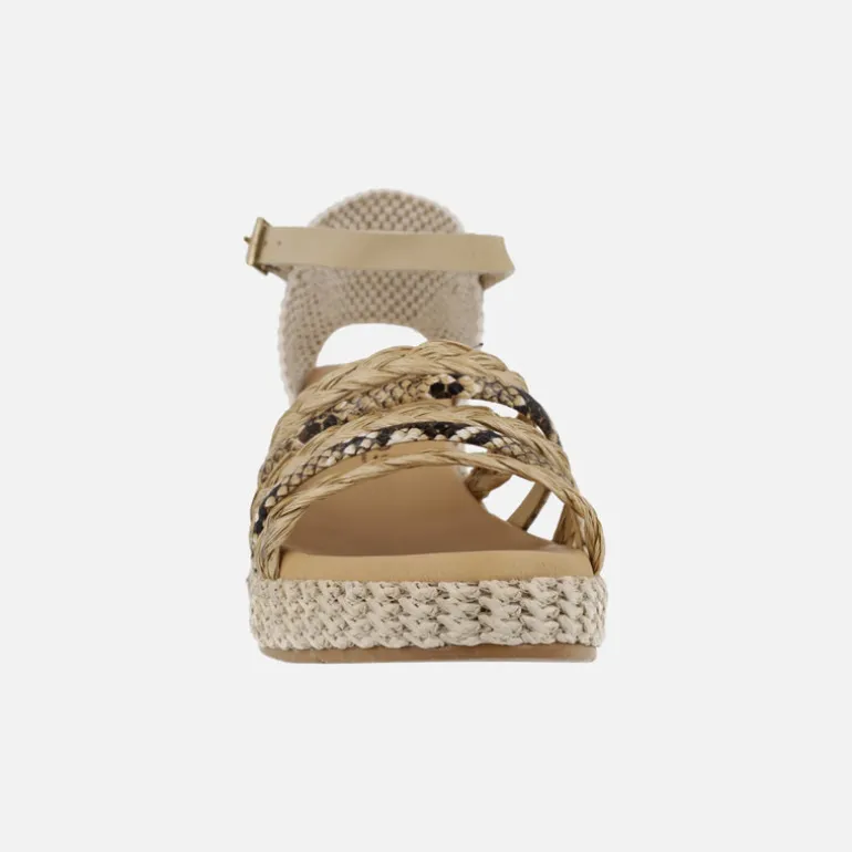 Sandalias de tiras combinadas con pulsera al tobillo y cuña de rafia