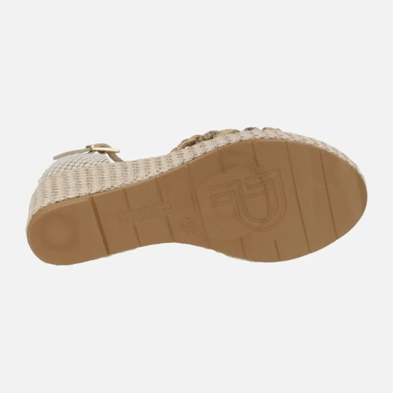 Sandalias de tiras combinadas con pulsera al tobillo y cuña de rafia