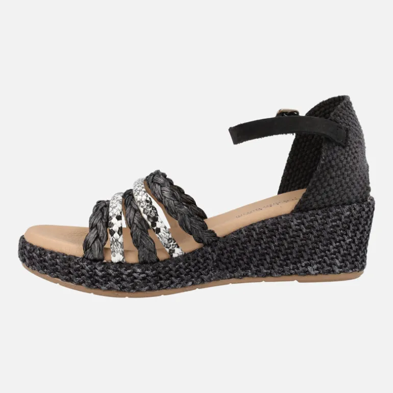 Sandalias de tiras combinadas con pulsera al tobillo y cuña de rafia