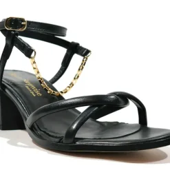 Sandalias de tiras con pulsera y cadena al tobillo