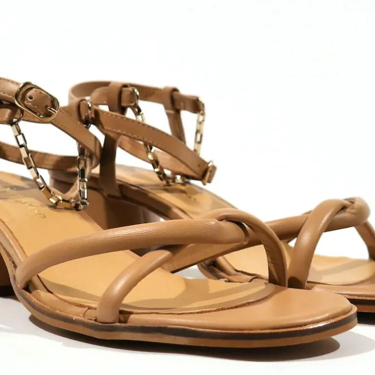 Sandalias de tiras con pulsera y cadena al tobillo