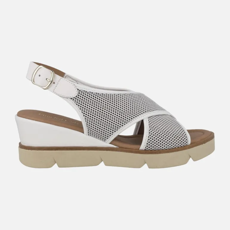 Sandalias de tiras cruzadas en piel y tejido rejilla