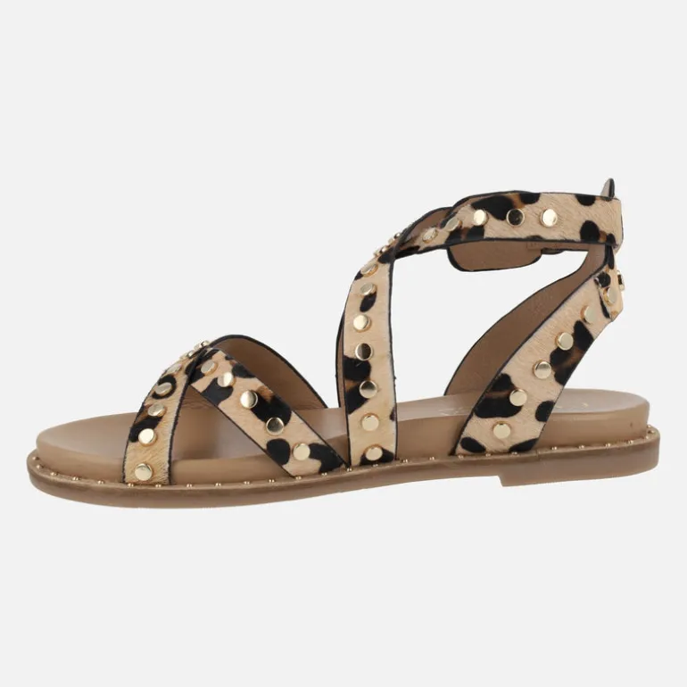 Sandalias de tiras en animal print leopardo con remaches dorados