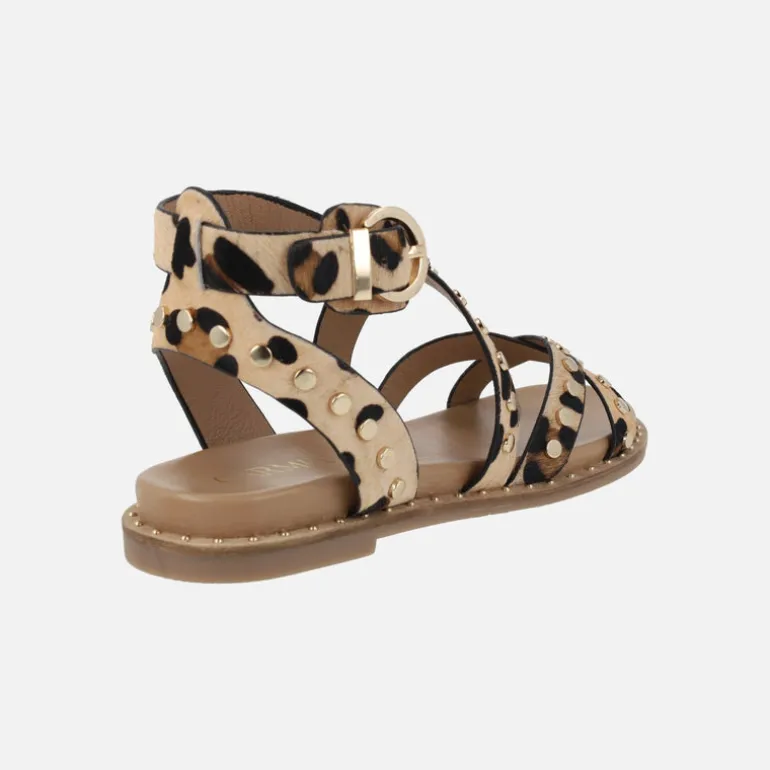 Sandalias de tiras en animal print leopardo con remaches dorados