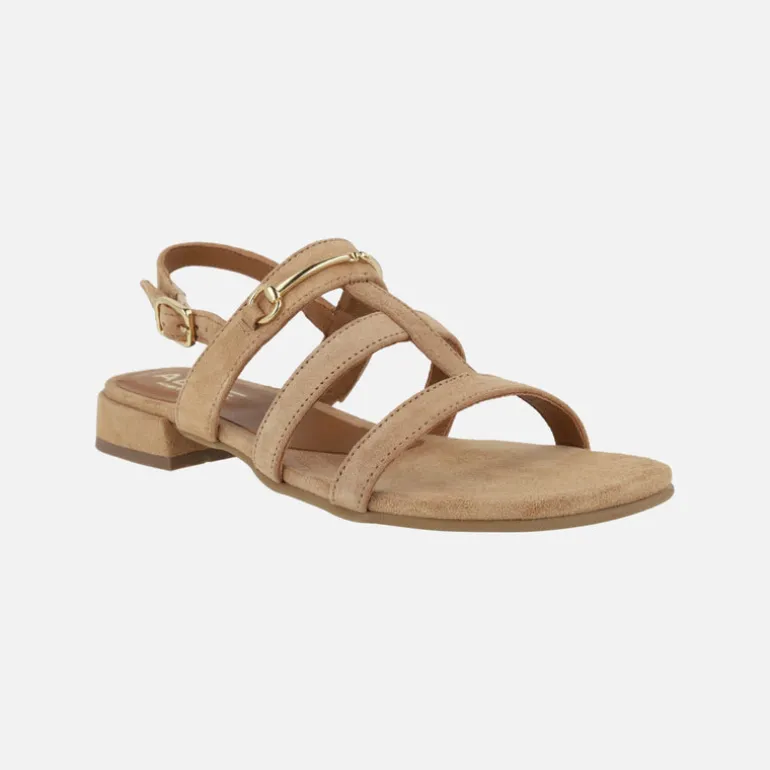 Sandalias de tiras en serraje camel Amalfi con adorno metálico
