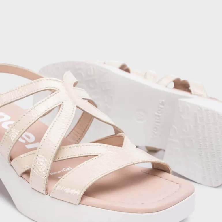 Sandalias de tiras Loreto en piel charol