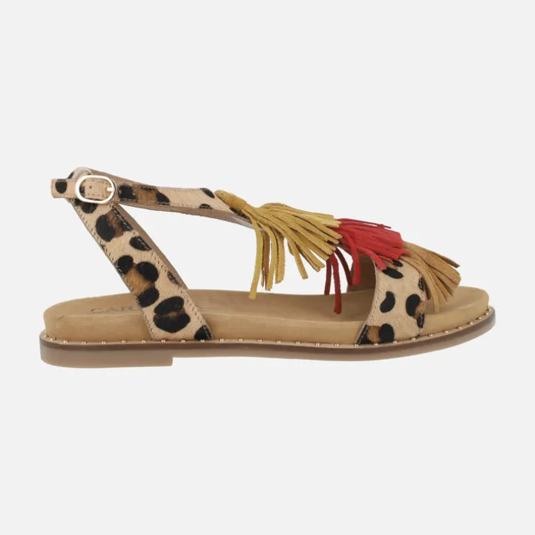 Sandalias en animal print leopardo con detalle de borlas