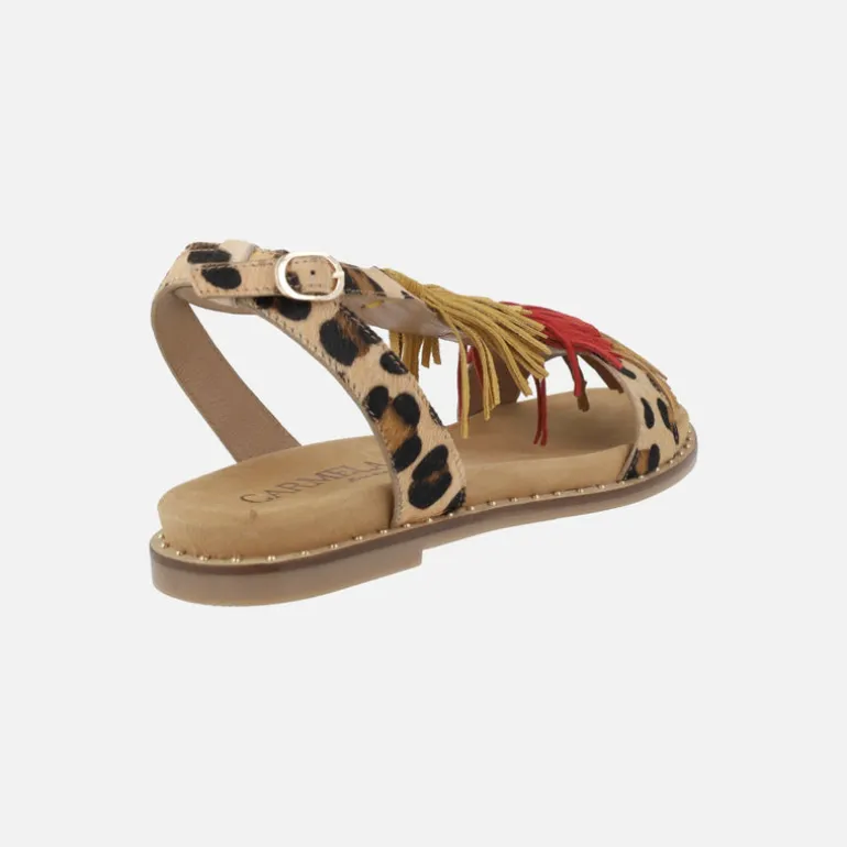 Sandalias en animal print leopardo con detalle de borlas