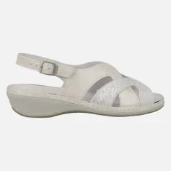 Sandalias en combinado nacarado blanco con tira de hebilla al talón
