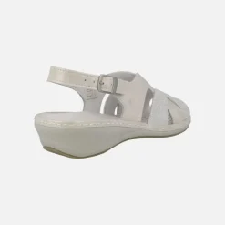 Sandalias en combinado nacarado blanco con tira de hebilla al talón